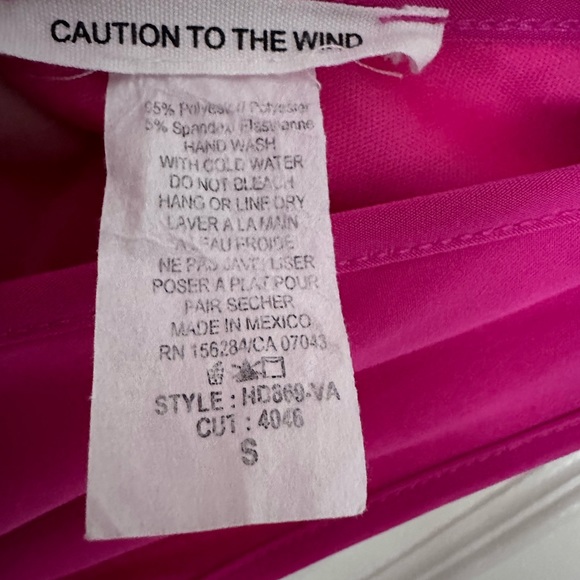 Barbie pink dress with small silt - Picture 8 of 8